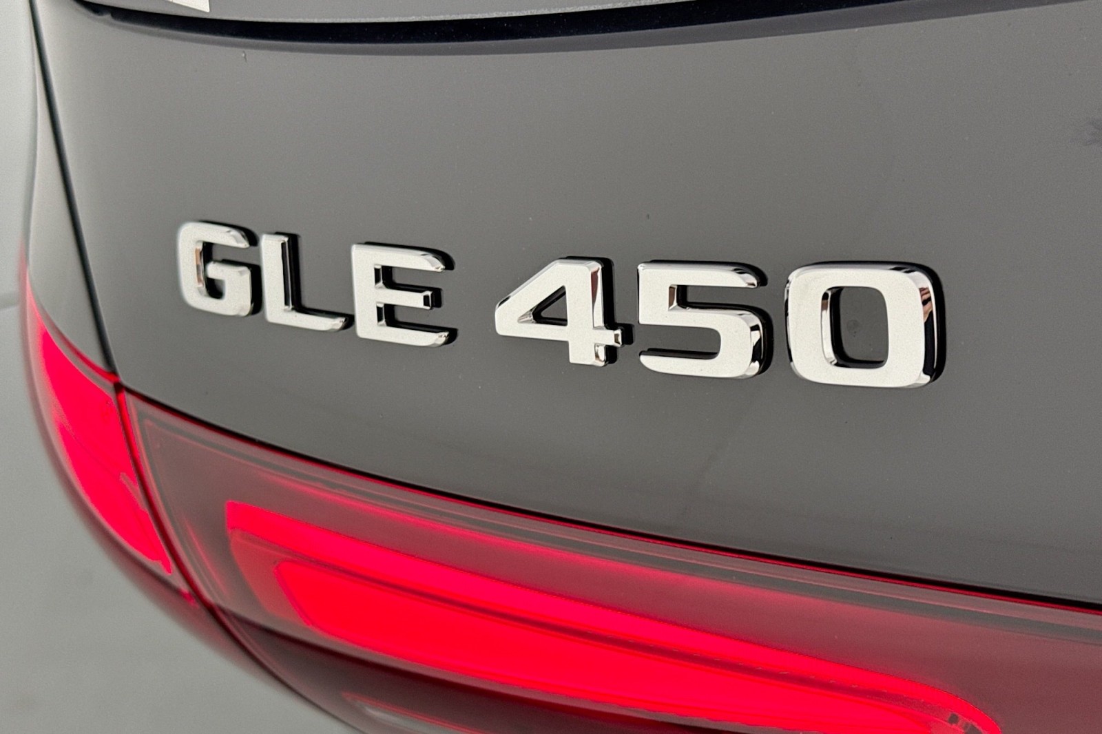 New 2026 Black Mercedes-Benz GLE 450 4MATIC® SUV image 8