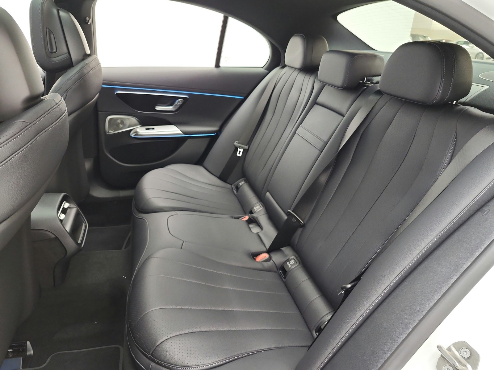 New 2027 Polar White Mercedes-Benz E 350 RWD Sedan image 11