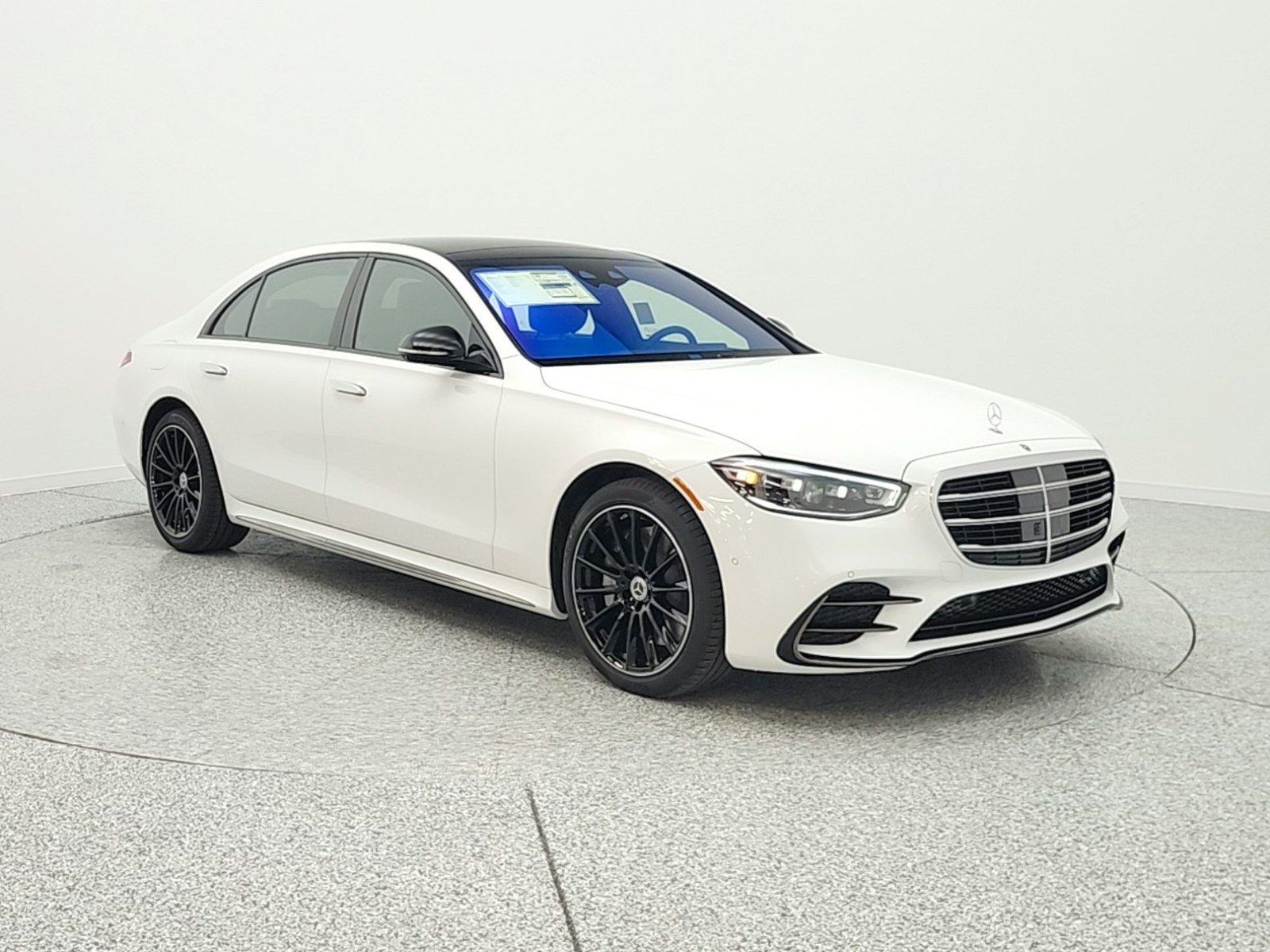 New 2026 MANUFAKTUR Moonlight White Metallic Mercedes-Benz S 500 image 3