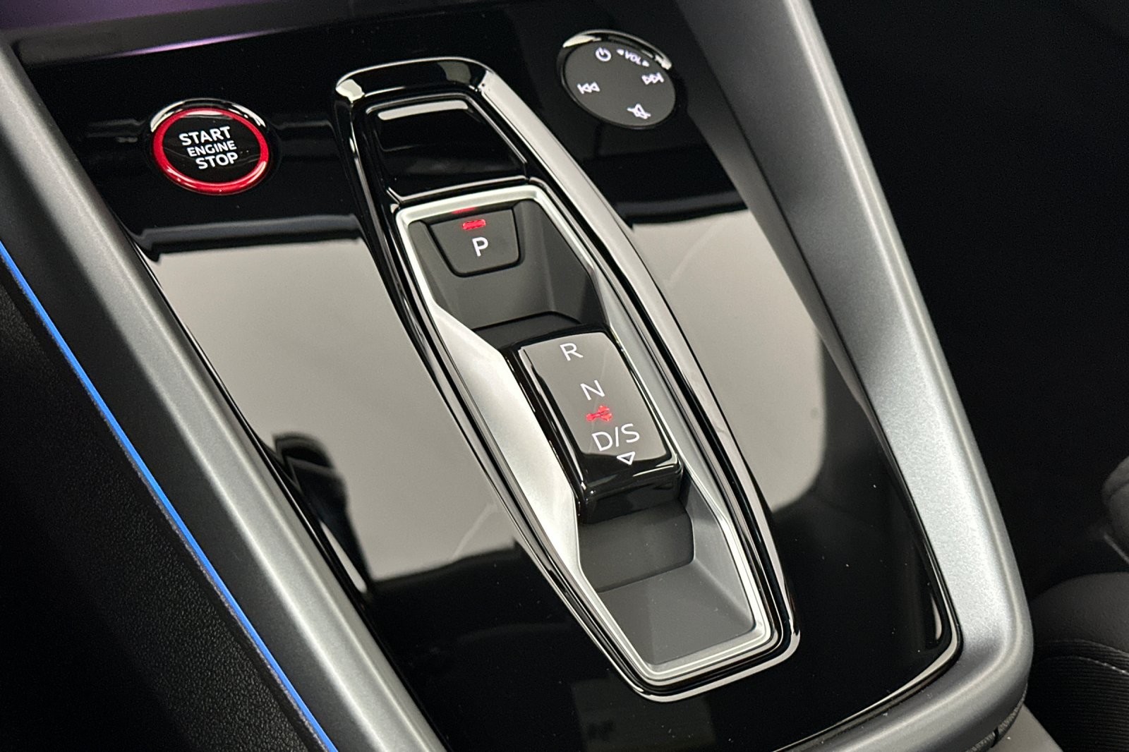 New 2026 Daytona Gray Pearl Effect Audi quattro image 20