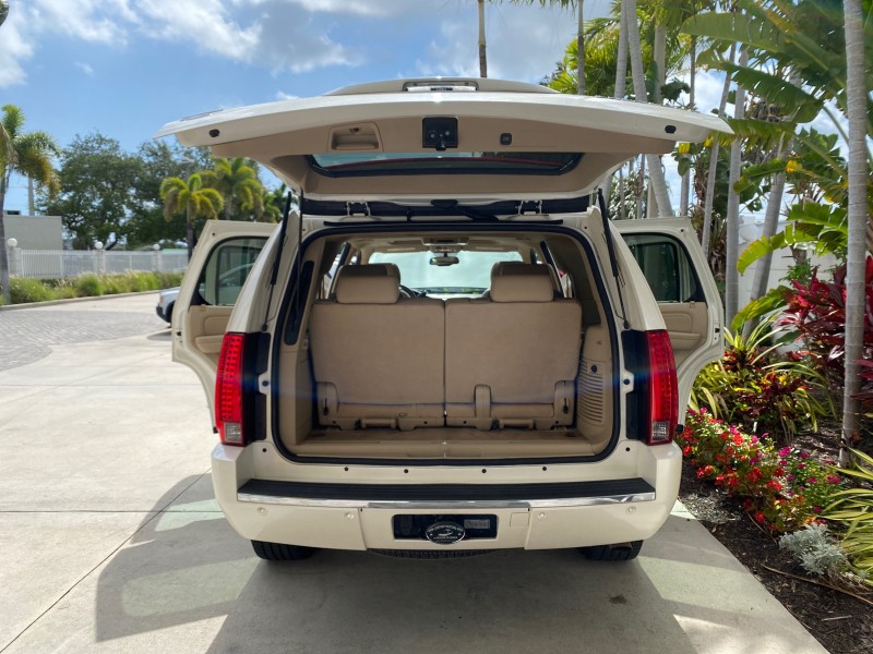 2010 Cadillac Escalade SUNROOF NAV Premium LOW MILES 66,933 in ,