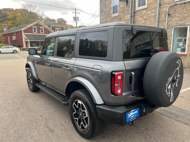 2022 Ford Bronco Base 3