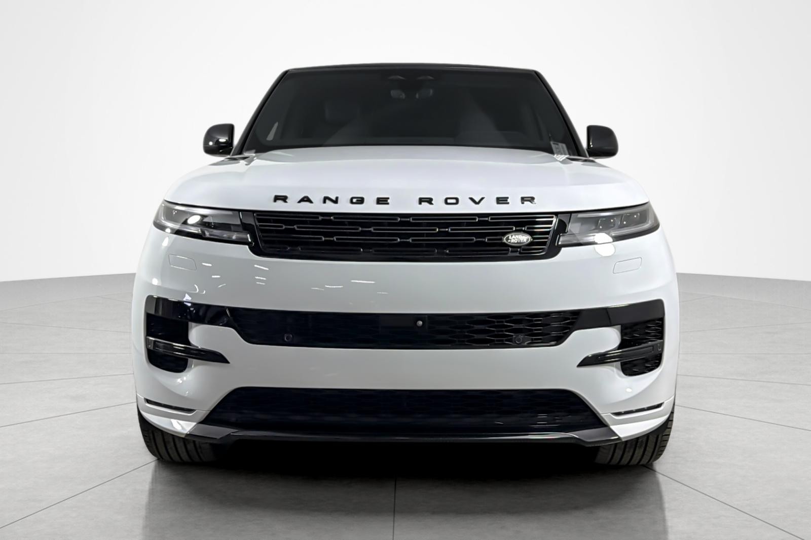 Used 2025 Fuji White Land Rover P400 Dynamic SE image 8