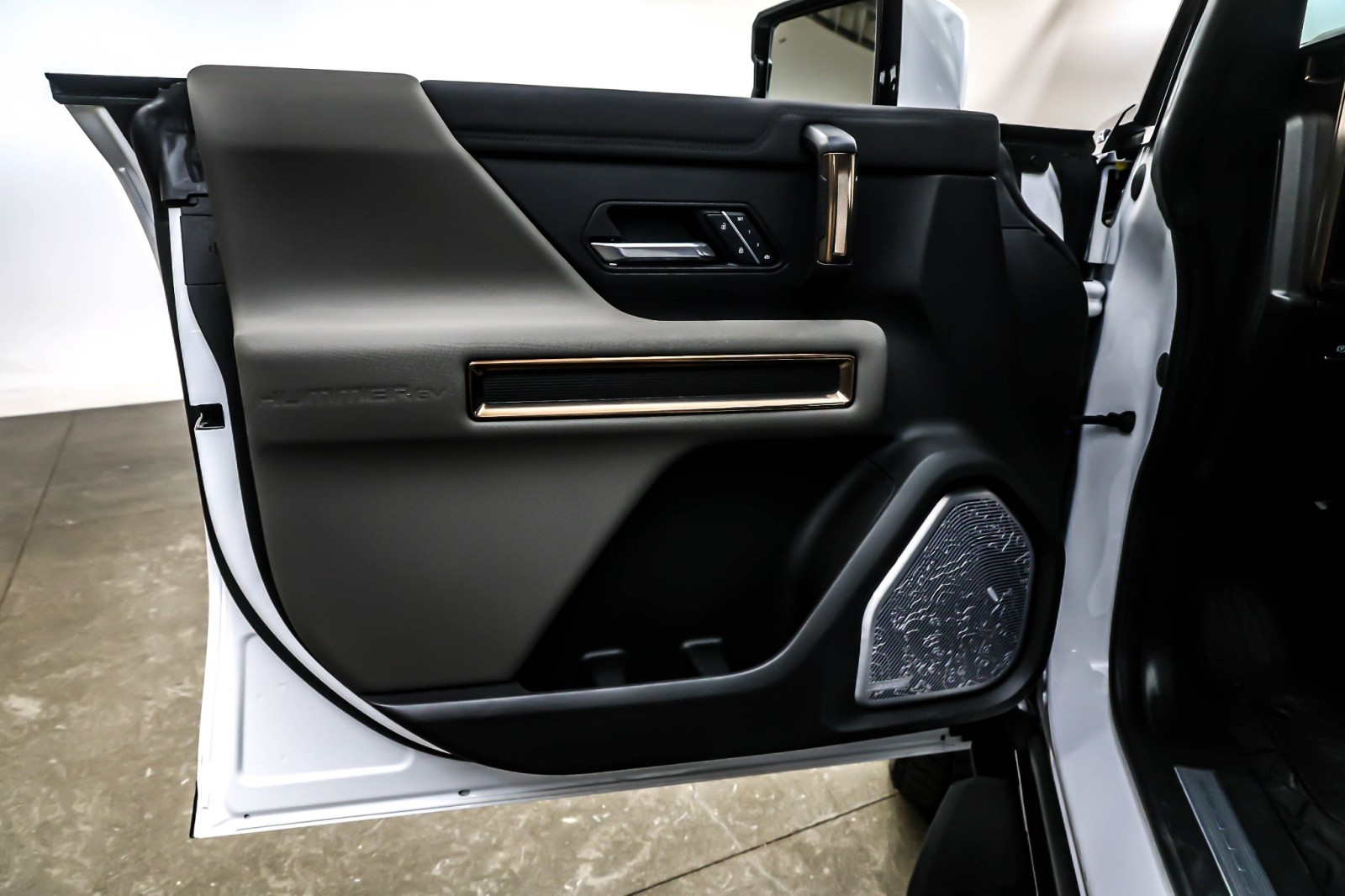 Used 2025 Interstellar White GMC e4WD 4dr 3X image 20