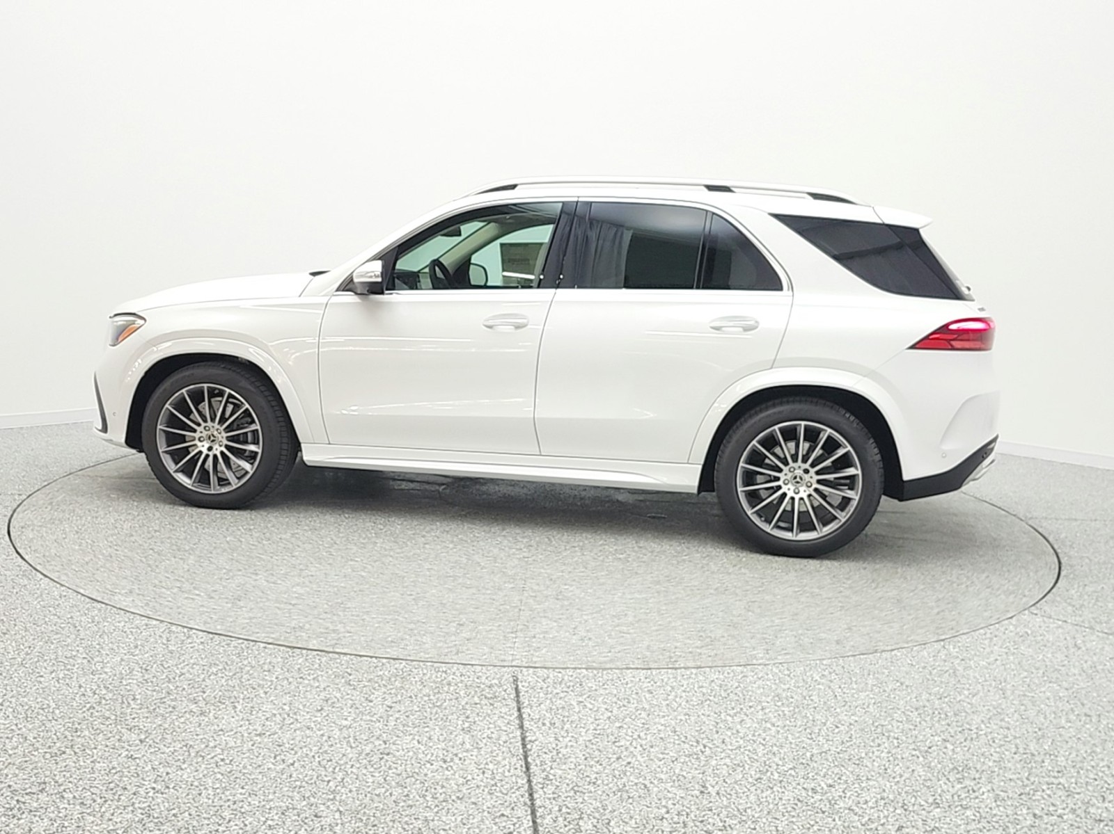 New 2026 MANUFAKTUR Moonlight White Metallic Mercedes-Benz GLE 450 image 8