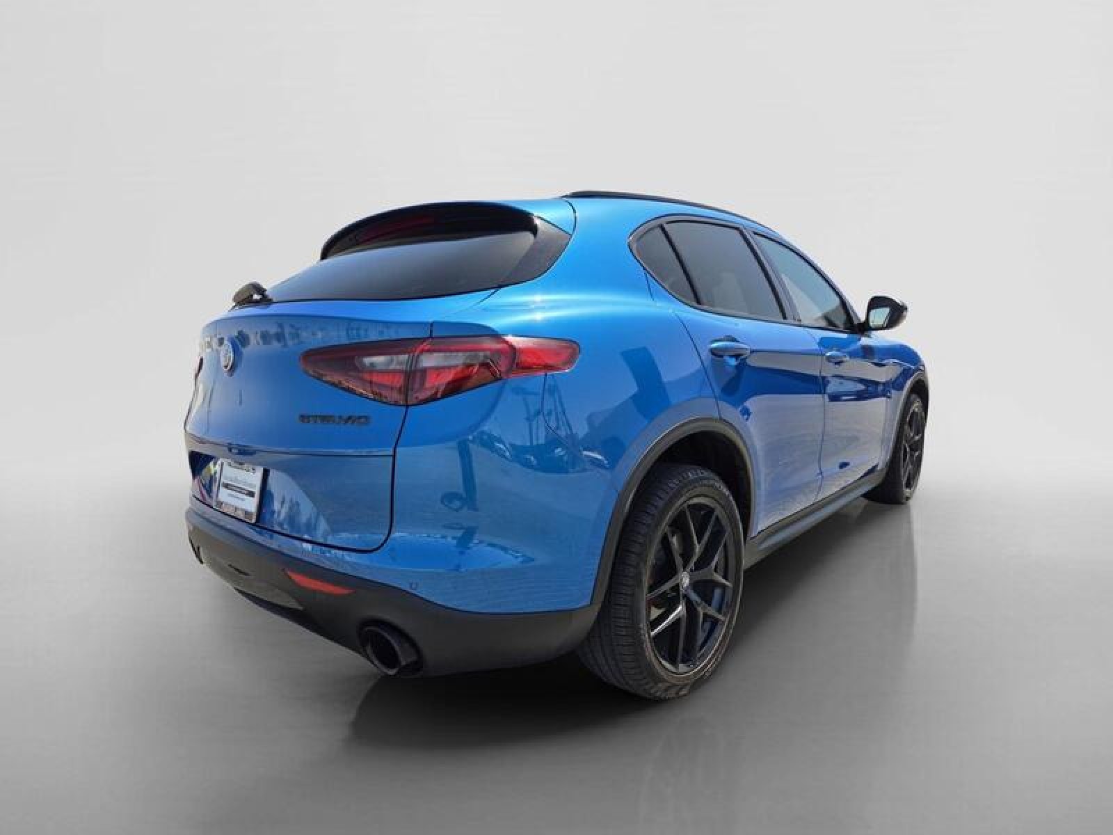 Used 2019 BLUE Alfa Romeo  image 5