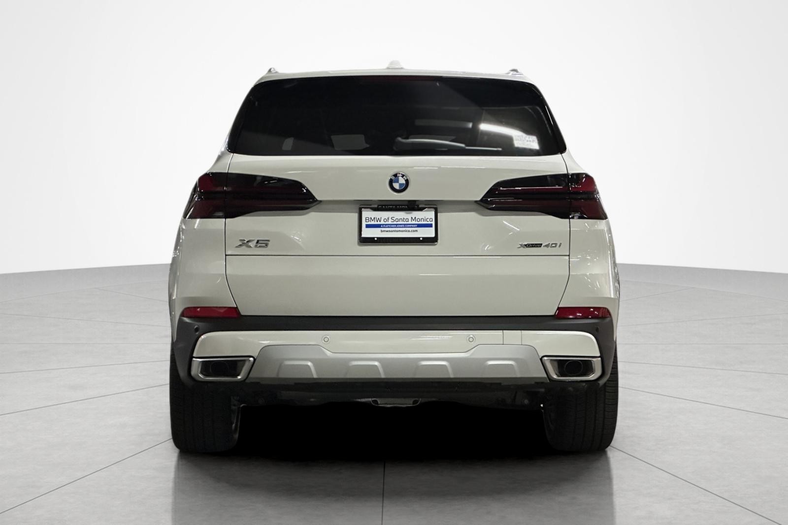 New 2026 Alpine White BMW xDrive40i image 4