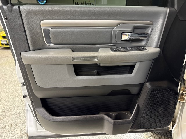 2020 Ram 1500 Classic SLT 4WD 5.7L-V8 in ,