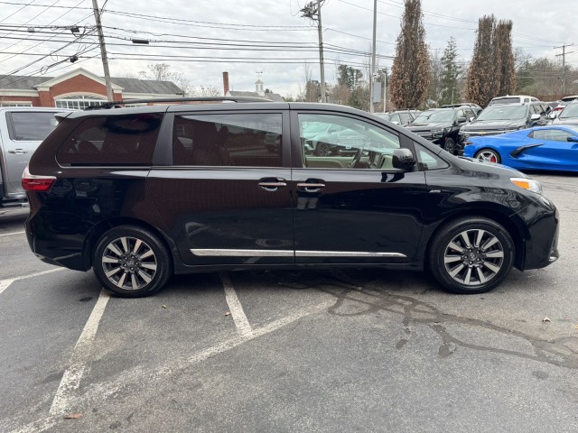 2020 Toyota Sienna XLE Premium 6