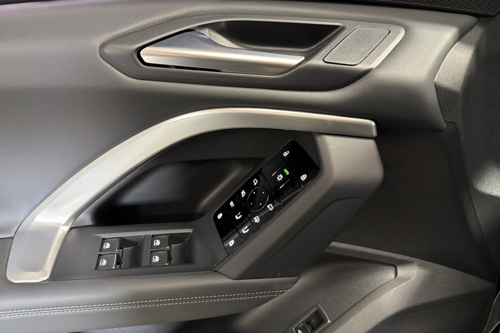 Used 2025 Mythos Black Metallic Audi Premium 2.0 TFSI quattro image 10