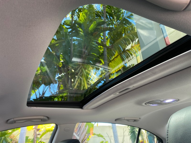 2012 Hyundai Genesis 3.8L SUNROOF PREM PKG in , 