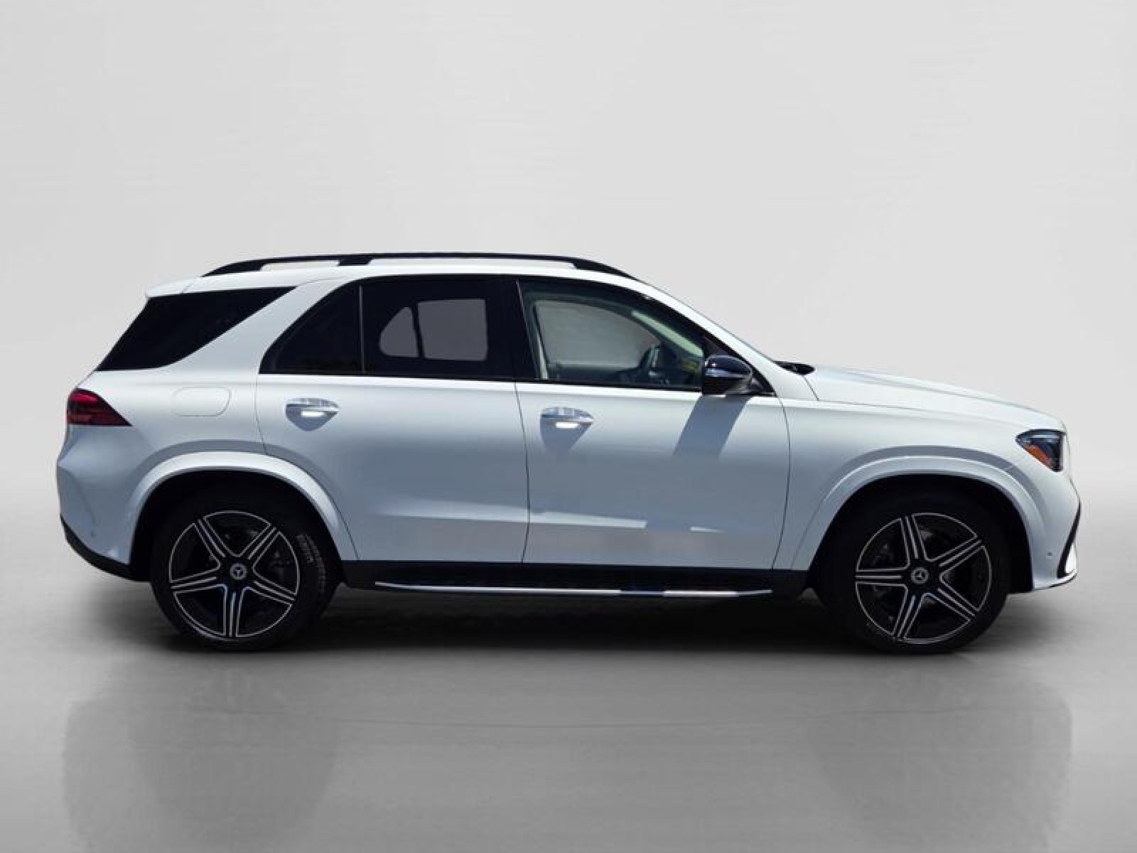 New 2026 Polar White Mercedes-Benz GLE 450 4MATIC® SUV image 6