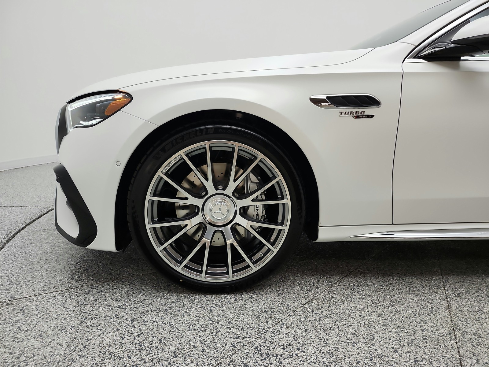 New 2027 MANUFAKTUR Moonlight White Magno Mercedes-Benz AMG® E 53 Hybrid Sedan image 15