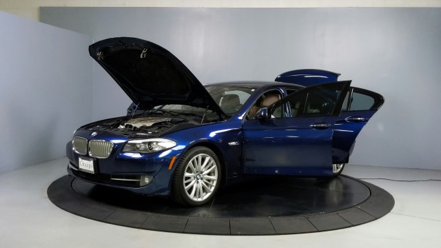 2011 BMW 5 Series 550i 11