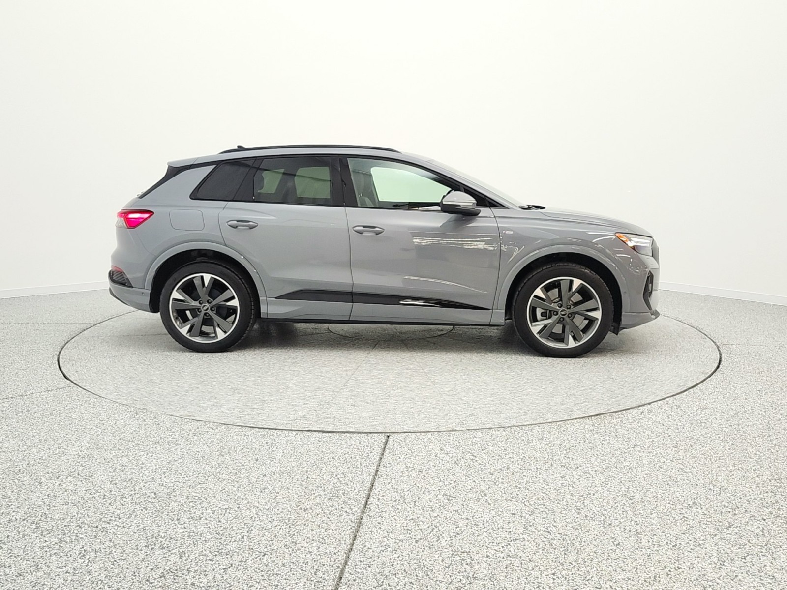 Used 2023 Pebble Gray Audi Prestige 50 quattro image 4