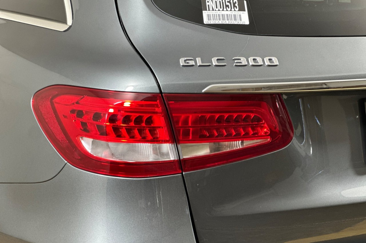 Used 2018 Selenite Grey Metallic Mercedes-Benz GLC 300 image 27