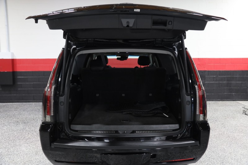 2016 Cadillac Escalade ESV Luxury Collection 4WD 4dr Suv in , 