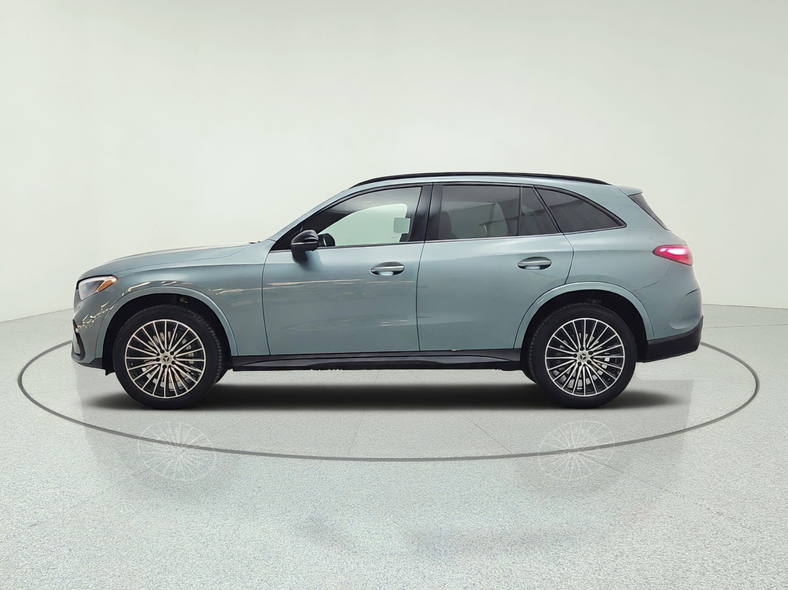 New 2027 Verde Silver Metallic Mercedes-Benz GLC 300 SUV image 8