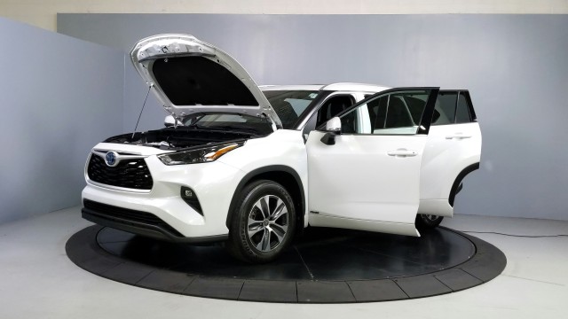 2022 Toyota Highlander Hybrid XLE 11