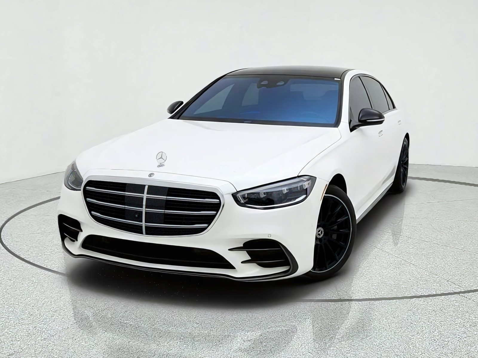 Used 2023 MANUFAKTUR Diamond White Mercedes-Benz S 500 image 2