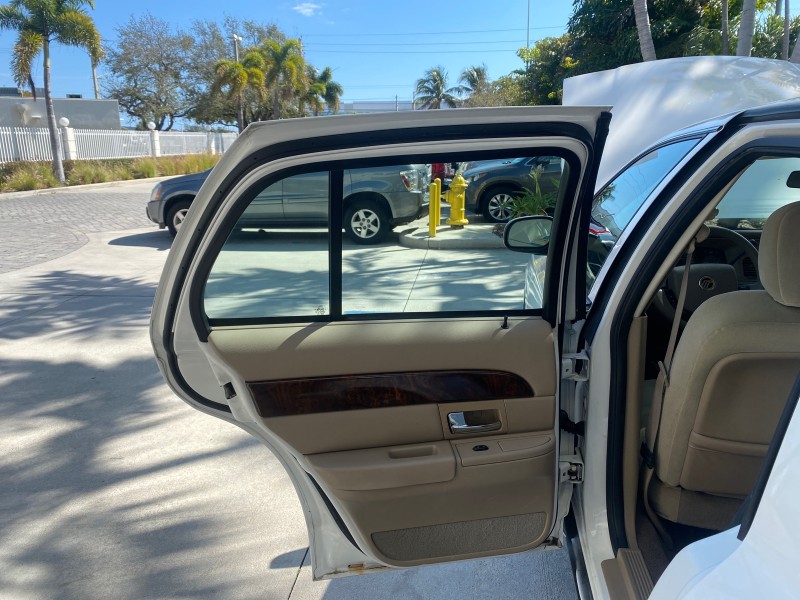 2005 Mercury Grand Marquis GS LOW MILES 49,348 in , 