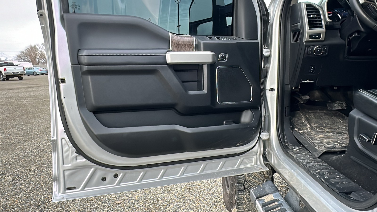 2019 Ford Super Duty F-350 SRW LARIAT 17