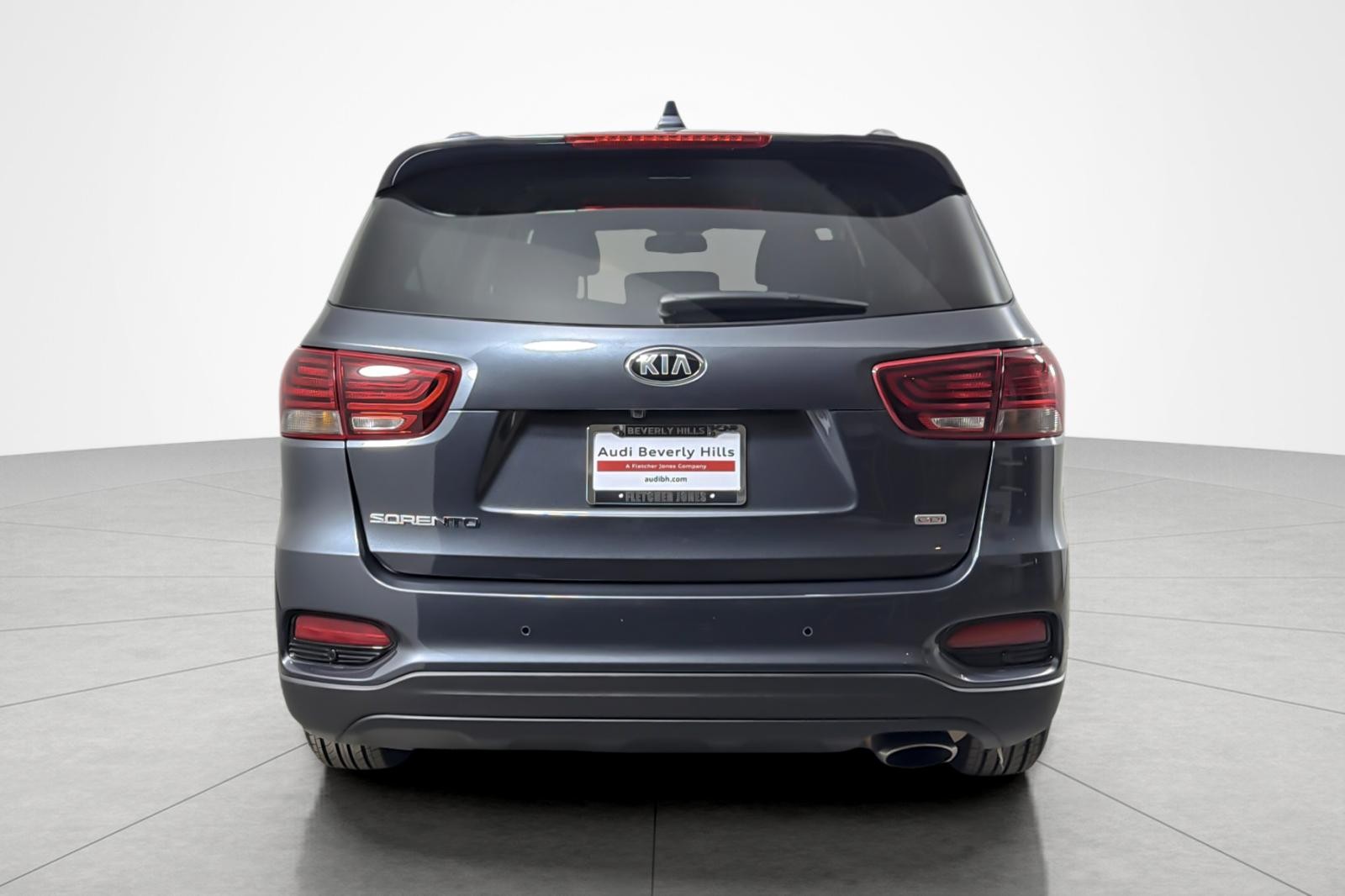 Used 2019 GRAVITY GREY Kia L FWD image 4