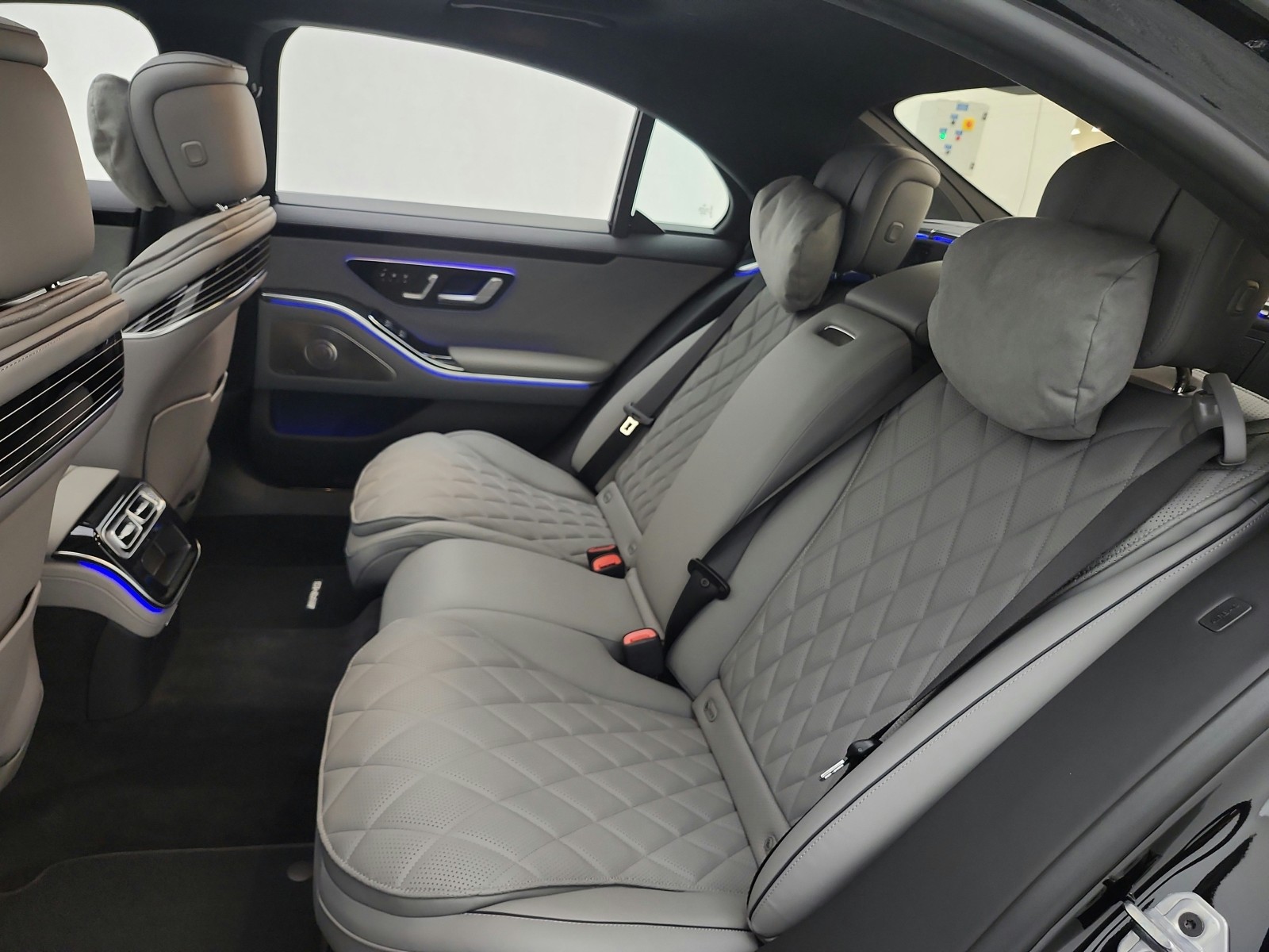 New 2026 Obsidian Black Metallic Mercedes-Benz S 500 image 11