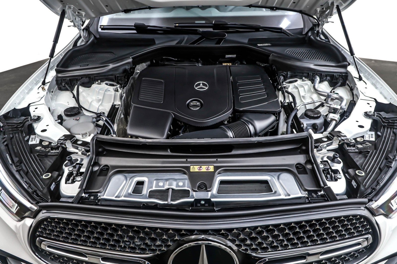 New 2026 Polar White Mercedes-Benz GLC 300 image 11