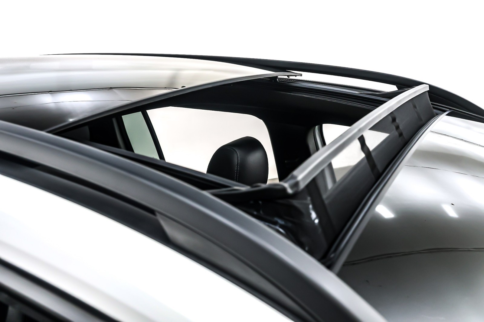 Used 2025 Polar White Mercedes-Benz AMG® GLB 35 4MATIC SUV image 23