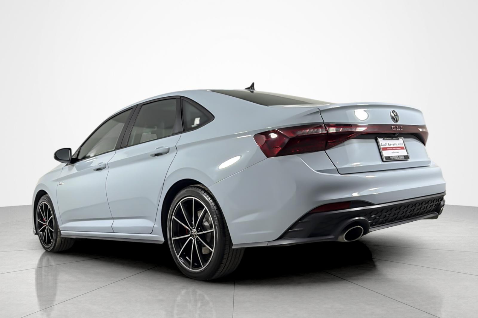 Used 2025 Pure White Volkswagen Autobahn DSG image 3