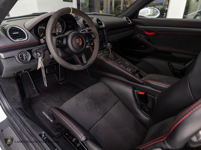 Porsche 718 Cayman
