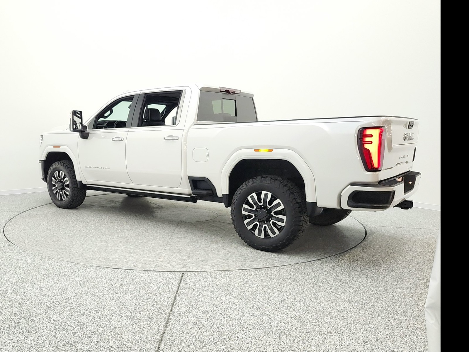 Used 2024 White Frost Tricoat GMC 4WD Crew Cab 159 Denali Ultimate image 7