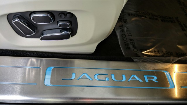 2015 Jaguar XJ  26