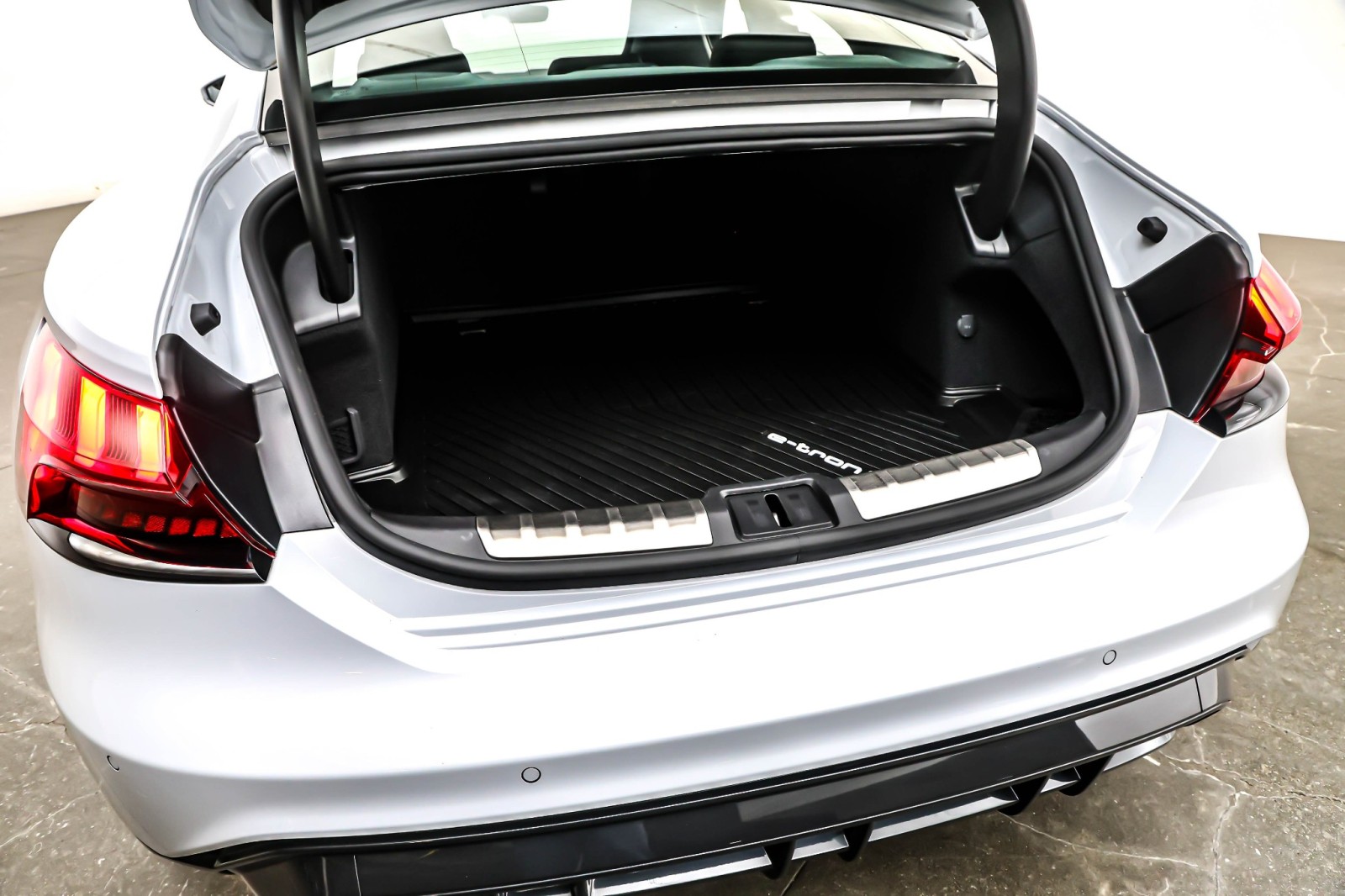 Used 2024 Suzuka Gray Metallic Audi Premium Plus quattro image 22