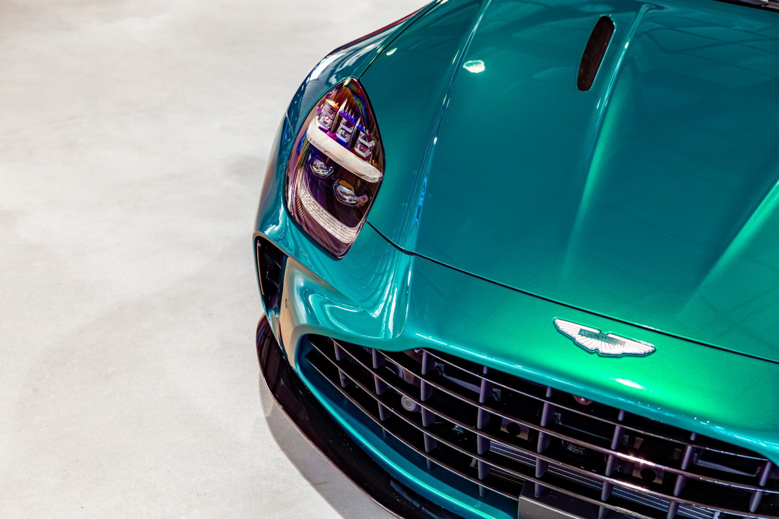 Used Car 2025 Aston Martin Vantage  For Sale Under $210,000 In Boerne, Texas