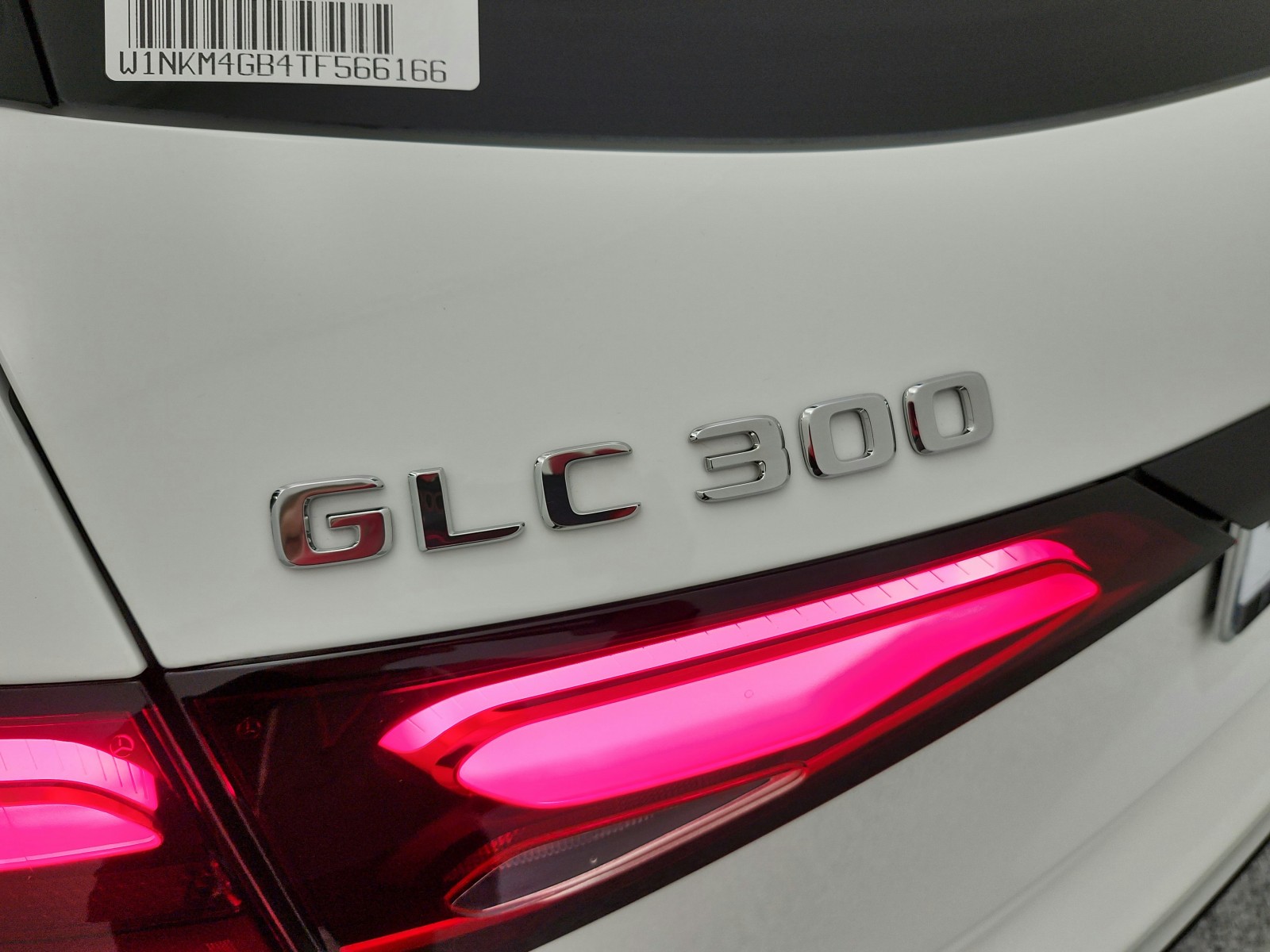 New 2026 Polar White Mercedes-Benz GLC 300 image 17