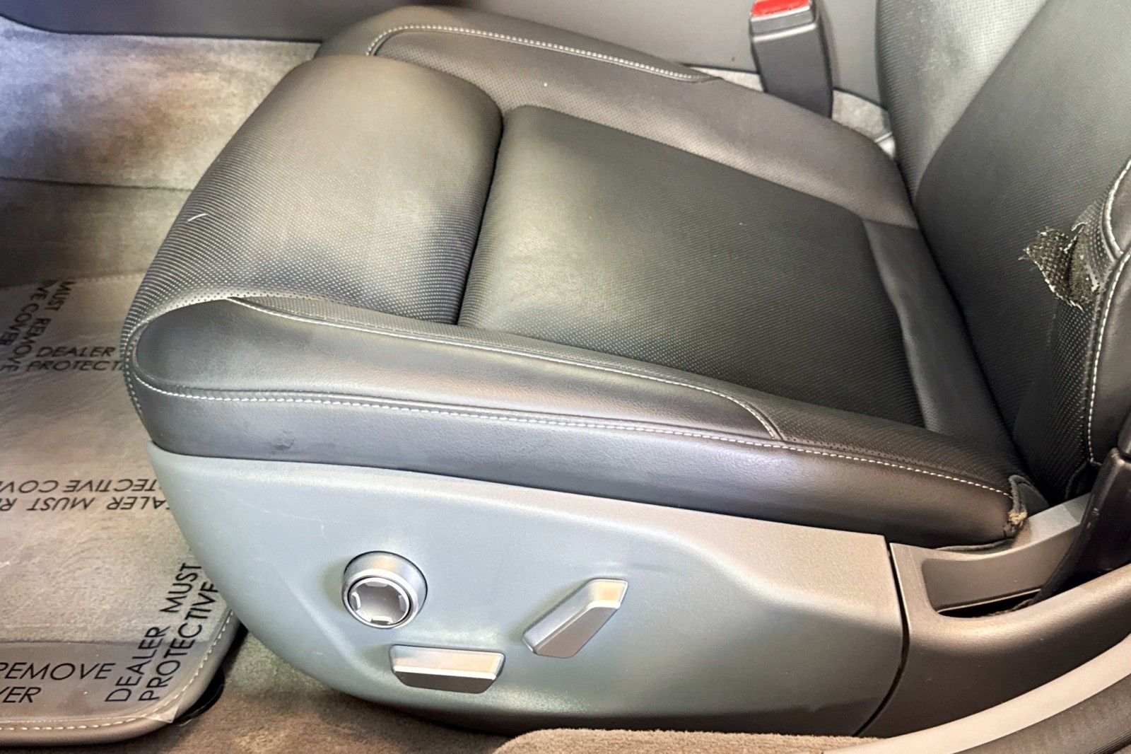 Used 2024 Quantum Grey Metallic Lucid Touring image 19