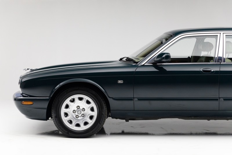 2000 Jaguar XJ8L L in , 