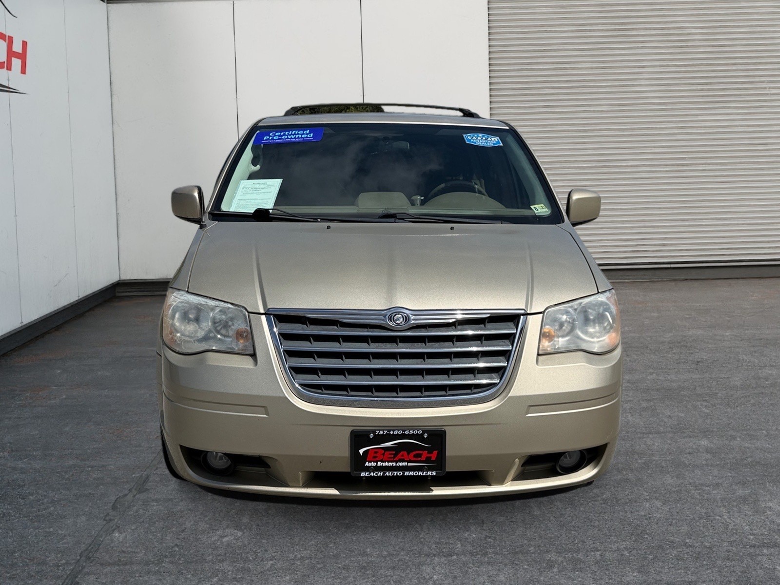 2010 Chrysler Town & Country #5