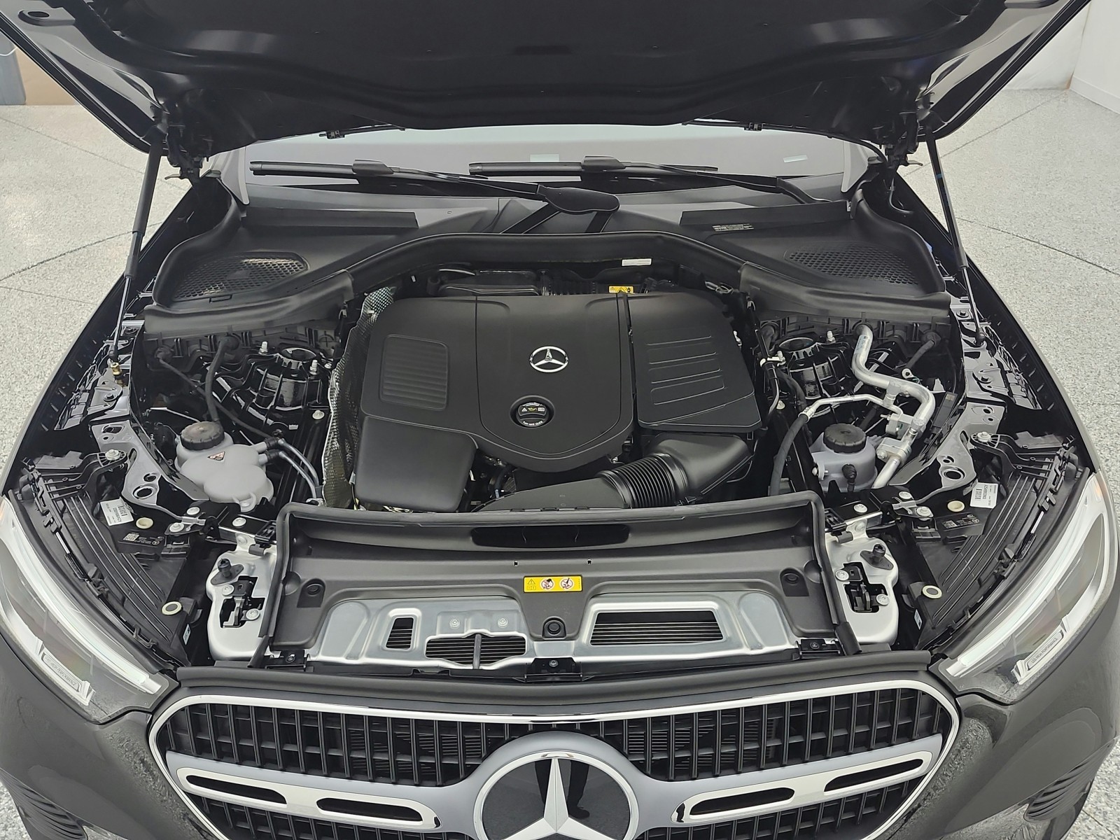 New 2026 Black Mercedes-Benz GLC 300 image 12