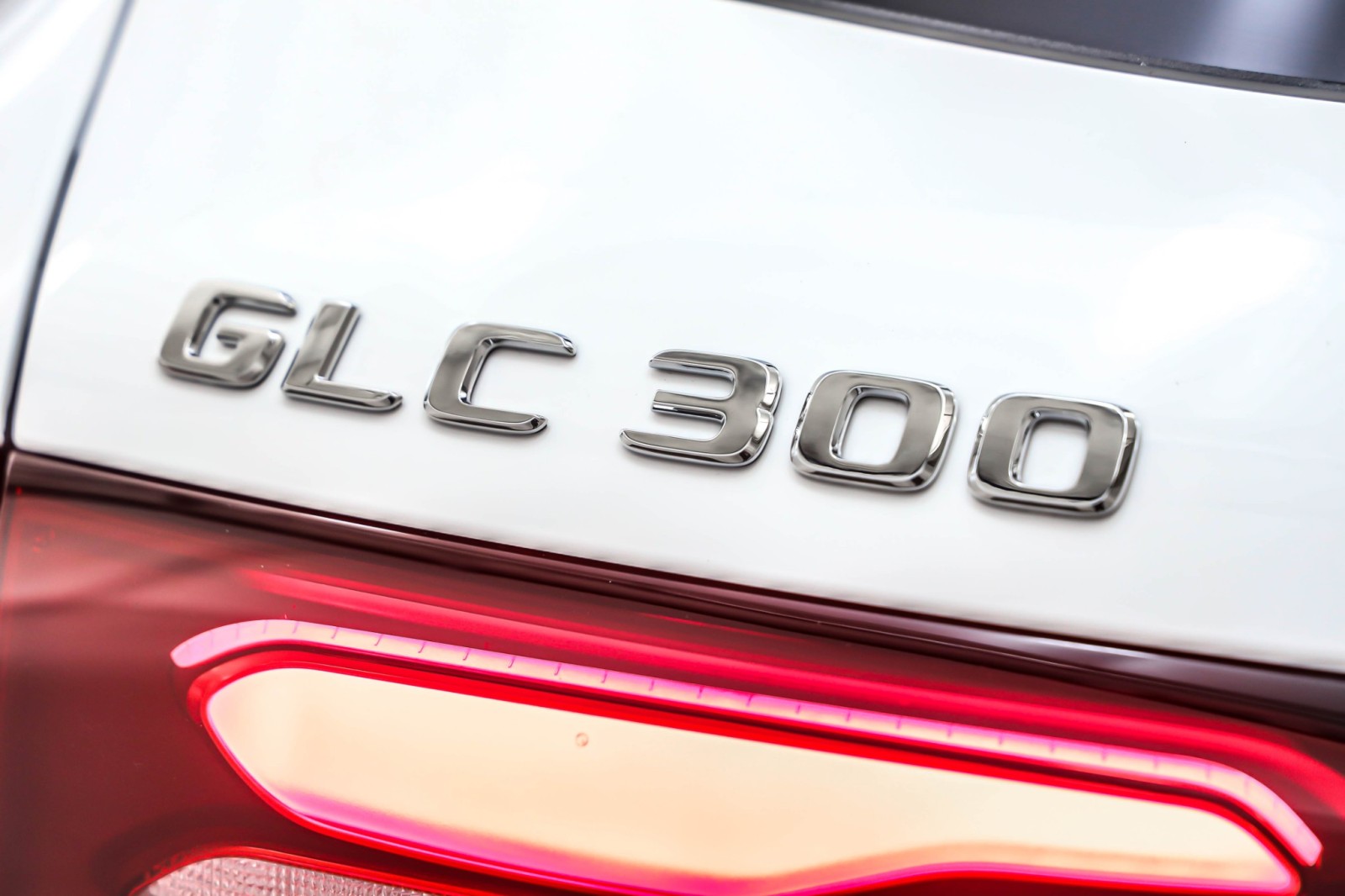 New 2026 Polar White Mercedes-Benz GLC 300 image 9