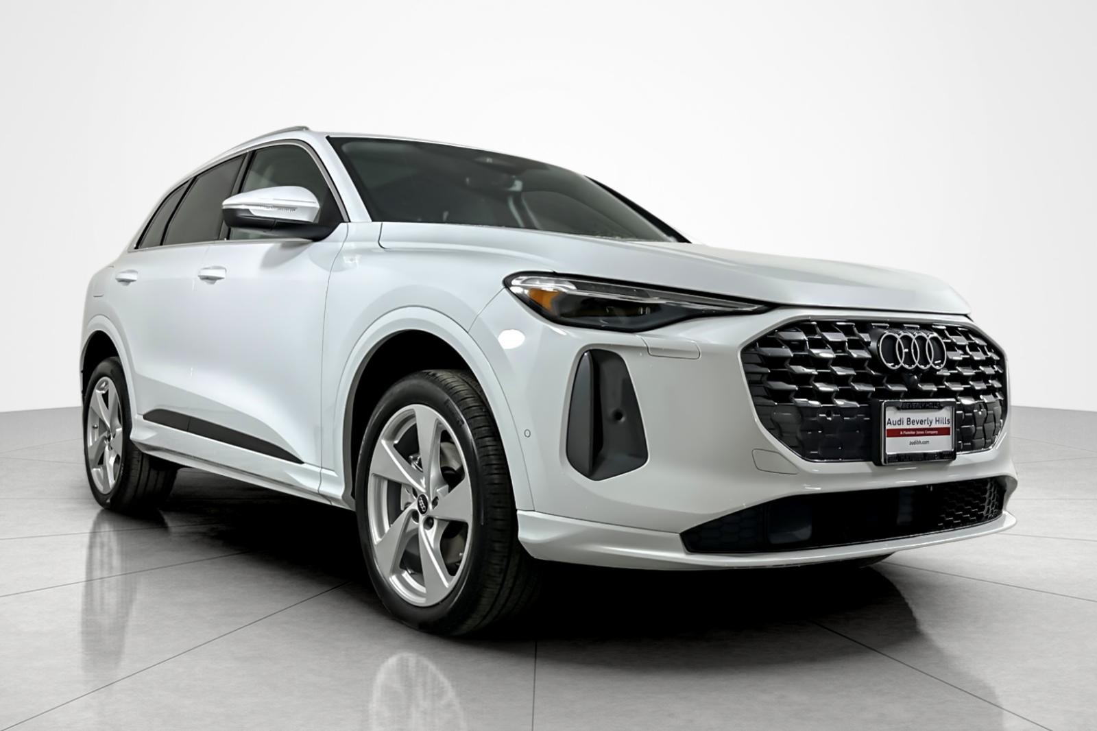 New 2025 Glacier White Metallic Audi Premium Plus 2.0 TFSI quattro image 2