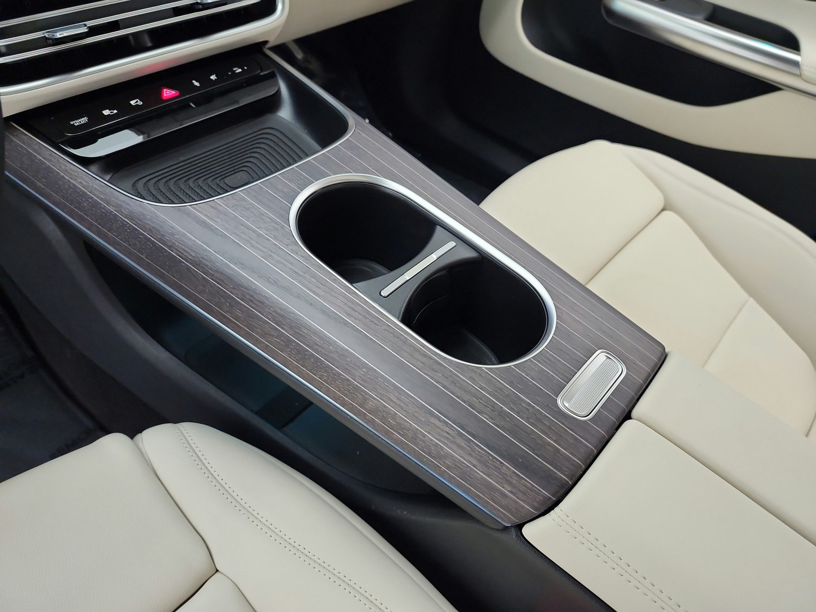 New 2027 Polar White Mercedes-Benz CLA 220 Hybrid FWD image 10