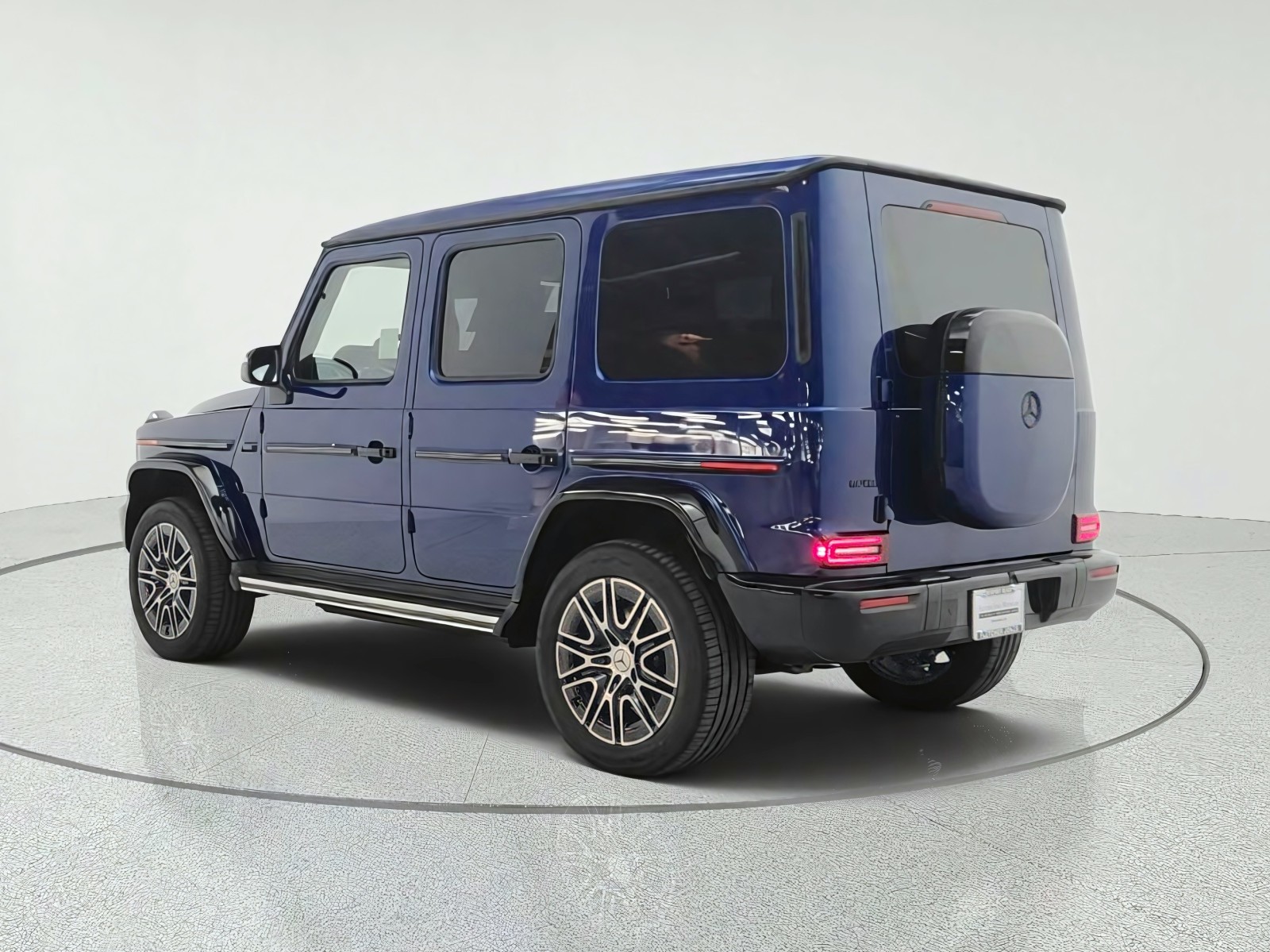 New 2027 Brilliant Blue Metallic Mercedes-Benz G 580e SUV image 7