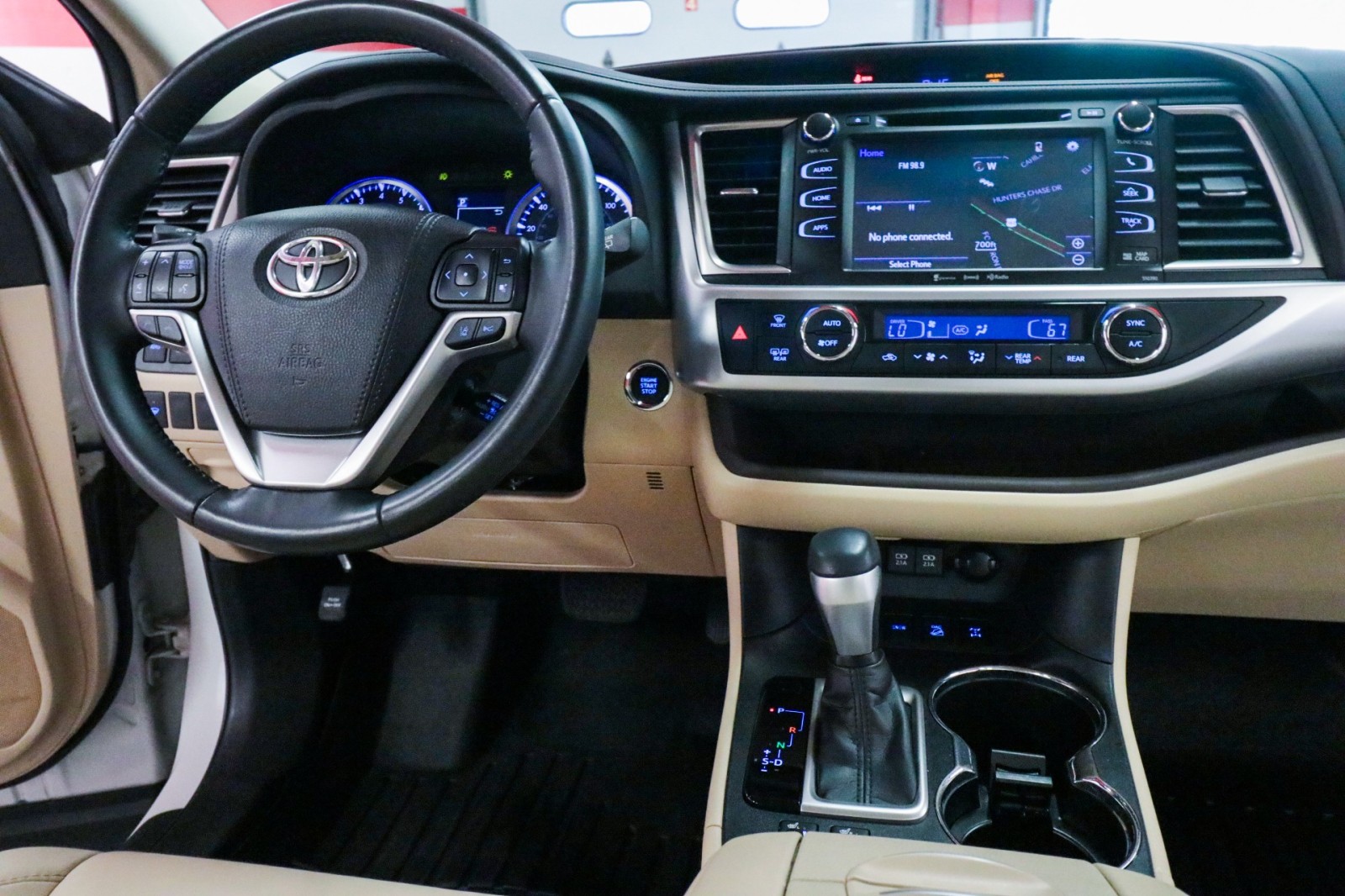Used Car 2019 Toyota Highlander  Xle For Sale Under $30,000 In Austin, Texas