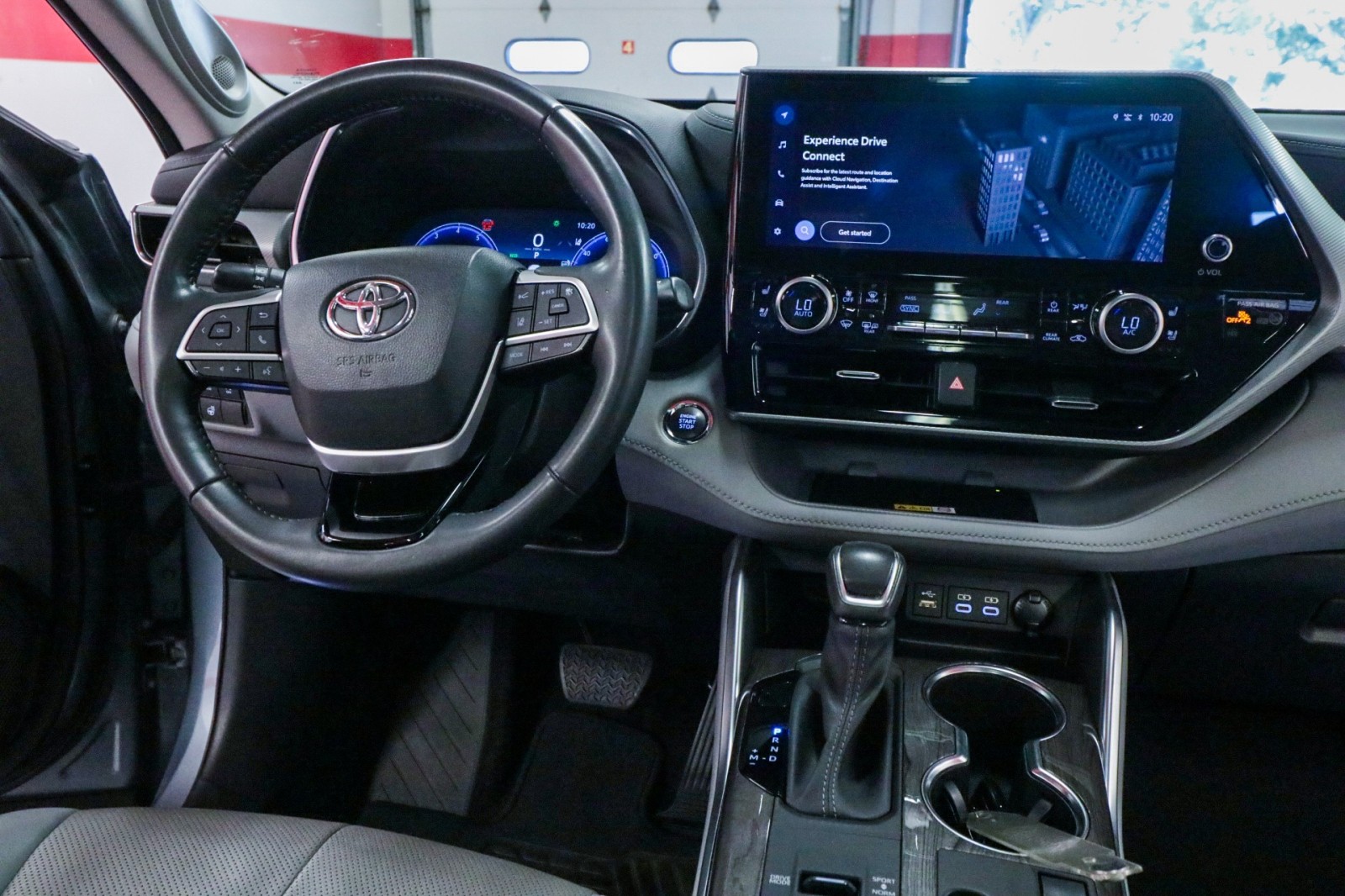 Used Car 2023 Toyota Highlander  Platinum For Sale Under $40,000 In Austin, Texas