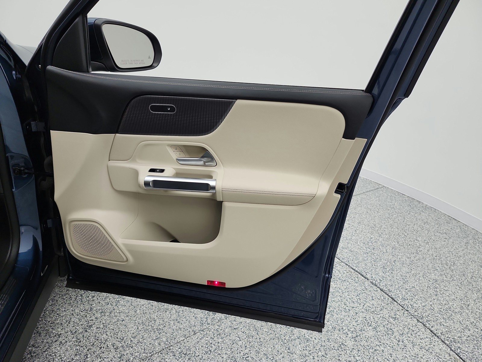 Used 2022 Denim Blue Metallic Mercedes-Benz GLB 250 SUV image 26