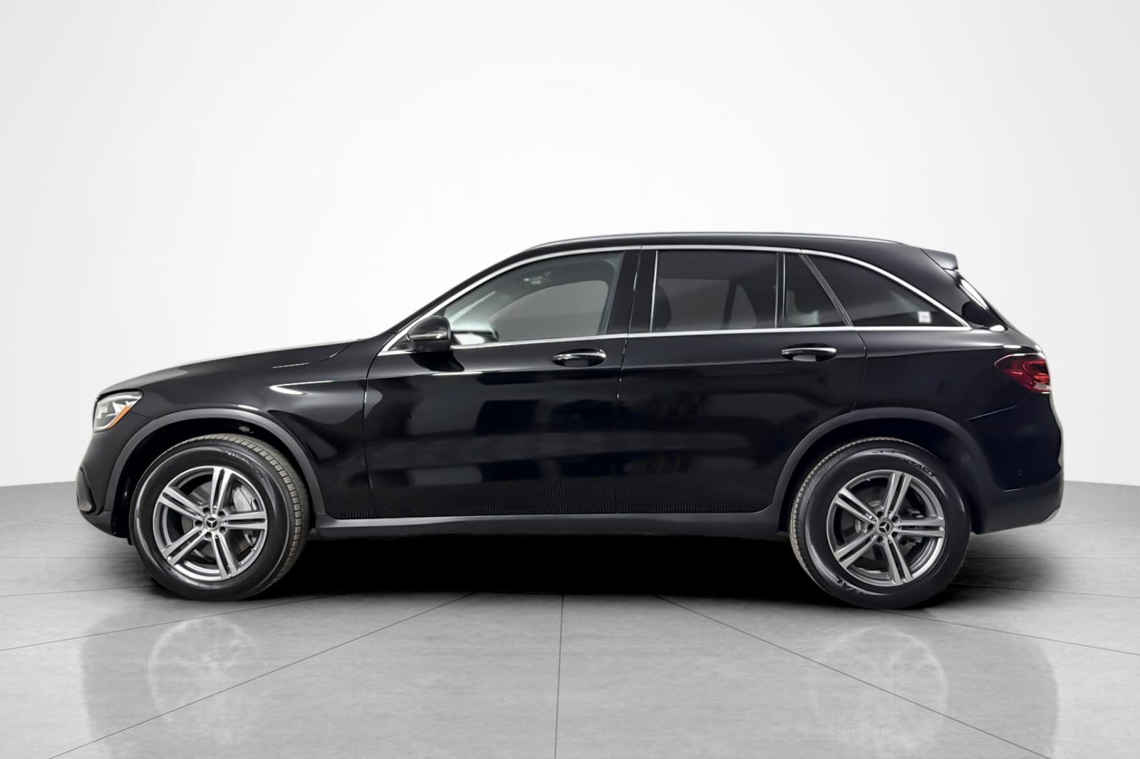 Used 2022 Black Mercedes-Benz GLC 300 SUV image 2