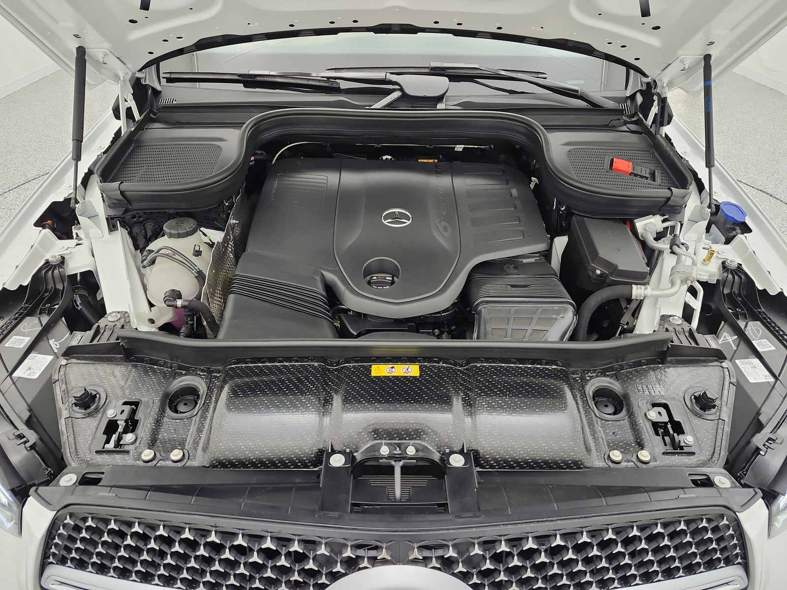 New 2026 Polar White Mercedes-Benz GLE 450 4MATIC® SUV image 12